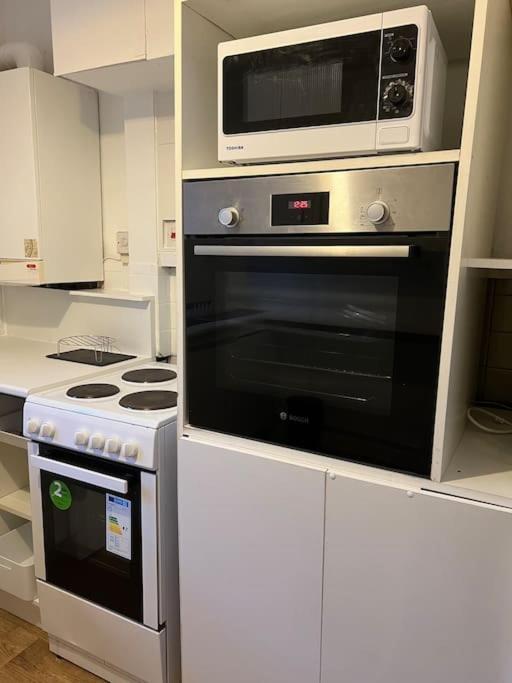 Entire 2 Bed Flat In * Londres