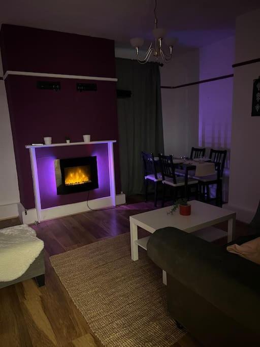 Apartamento Entire 2 Bed Flat In *